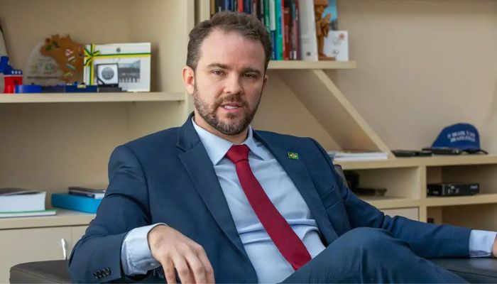  Governo avalia uso do FGTS para quitar dívidas, diz Durigan 